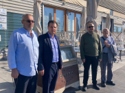 نواب المشتركة في زيارة تضامنية لمطعم العجوز والبحر